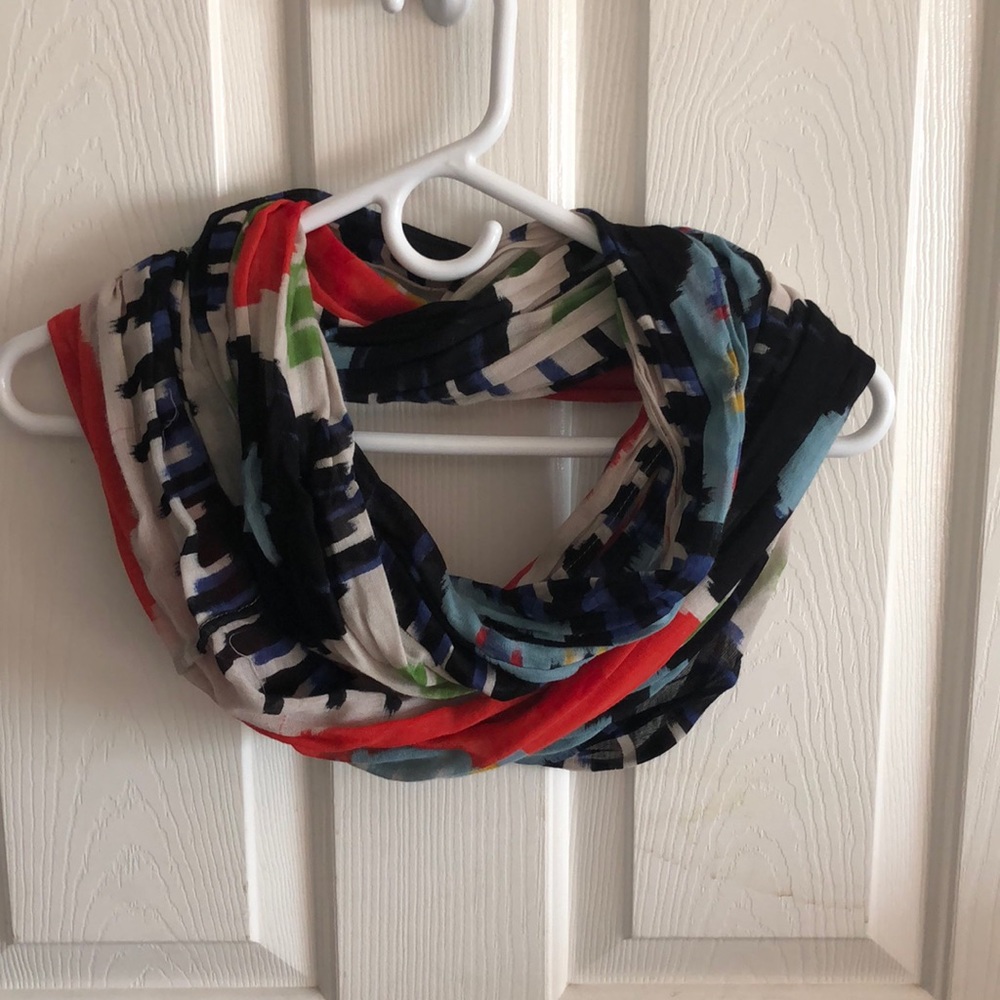 Infiniti scarf